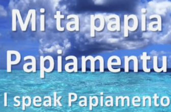 Text reads Mi ta papia Papiamentu. I speak Papiamento over a bright blue ocean near Curacao, under a partly cloudy sky with sunlight reflecting off the water. The scene looks tropical and inviting.