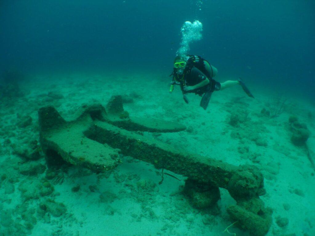 Discover the Advanced Open Water Course at Tugboat Beach, Curacao