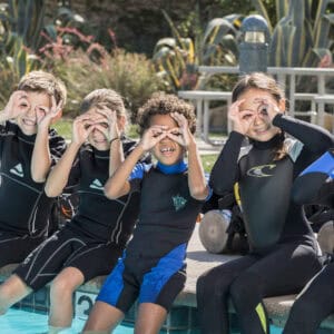 Bubblemaker: A Fun Scuba Experience for Kids in Curaçao Introduction Looking for an unforgettable experience for your kids during your trip to Curaçao? The Bubblemaker program offers a unique opportunity for children to experience the magic of scuba diving in a safe and controlled environment. Hosted by PADI professionals, this activity is perfect for young adventurers aged 8 and above. For the most comprehensive and up-to-date information about activities and tours in Curaçao, visit CuracaoTodo.com.