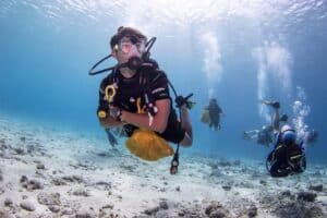 Schoonmaakduik op CuraƧao: Doe mee aan de missie om onze oceanen schoon te houden