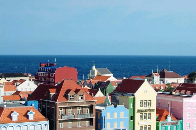 Is the cost of living high in Curaçao