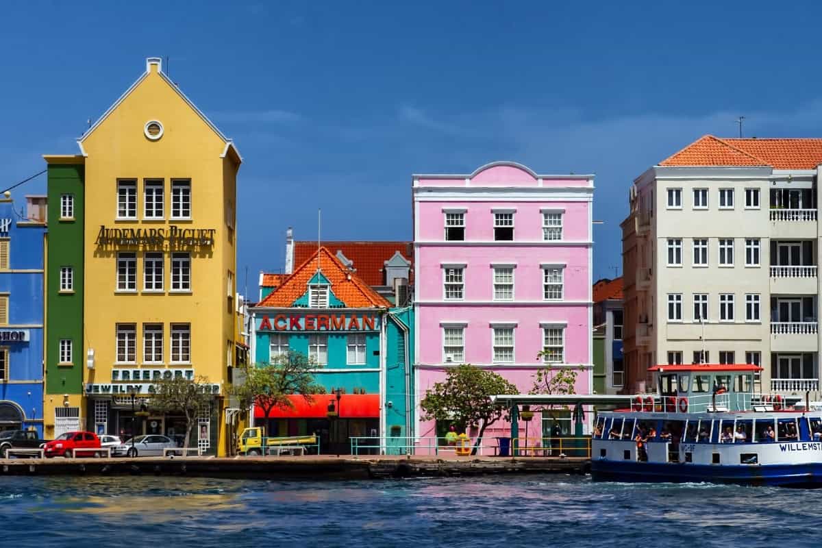 What is a problem in Curaçao