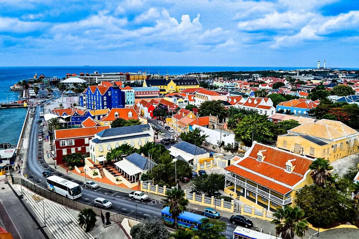 Air B and B Curacao