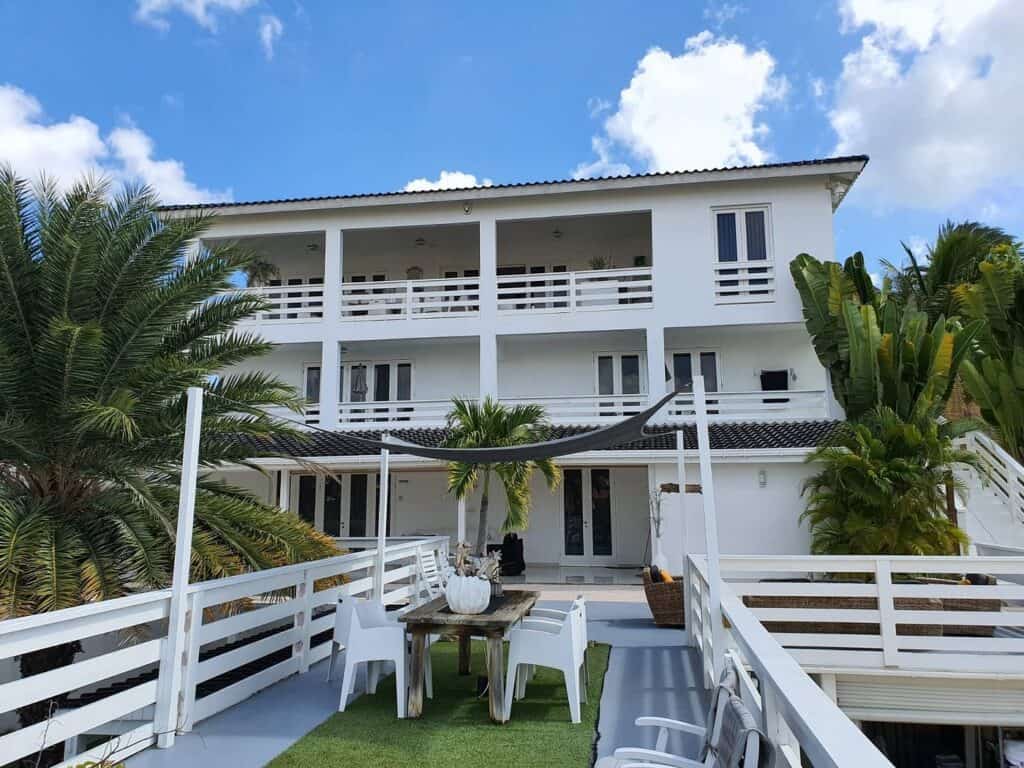 B&B Curacao NV
