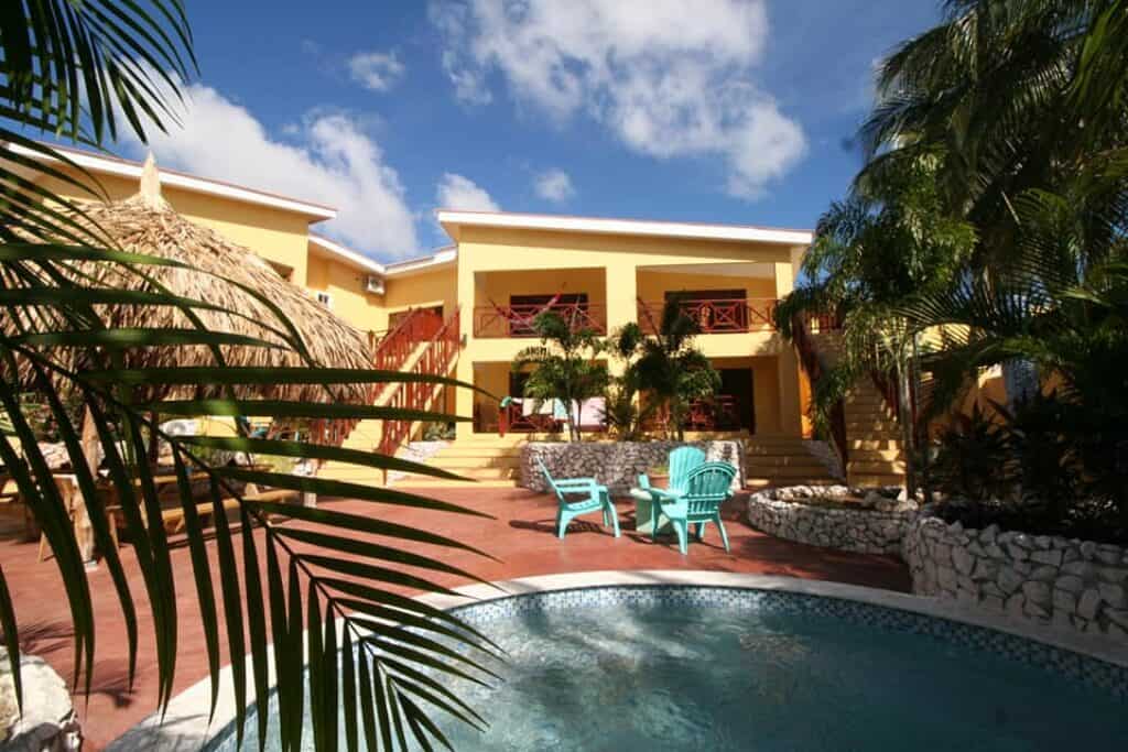 Mama Sha Apartments
