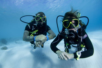 Vive el Curso PADI Scuba Diver en Jan Thiel Diving en Curazao