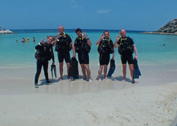 Sumérgete en la Aventura: Curso PADI Divemaster en Jan Thiel Diving