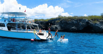 Tugboat Wreck and Spanish Waters Private Boat Trip in Curaçao