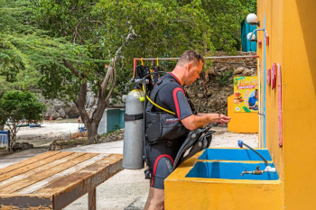 Descubre las aventuras de buceo en Bahia Dive Resort en Curazao